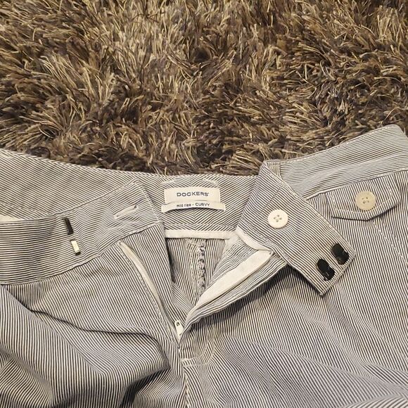 Womens Shorts Size 8  - Picture 3 of 5